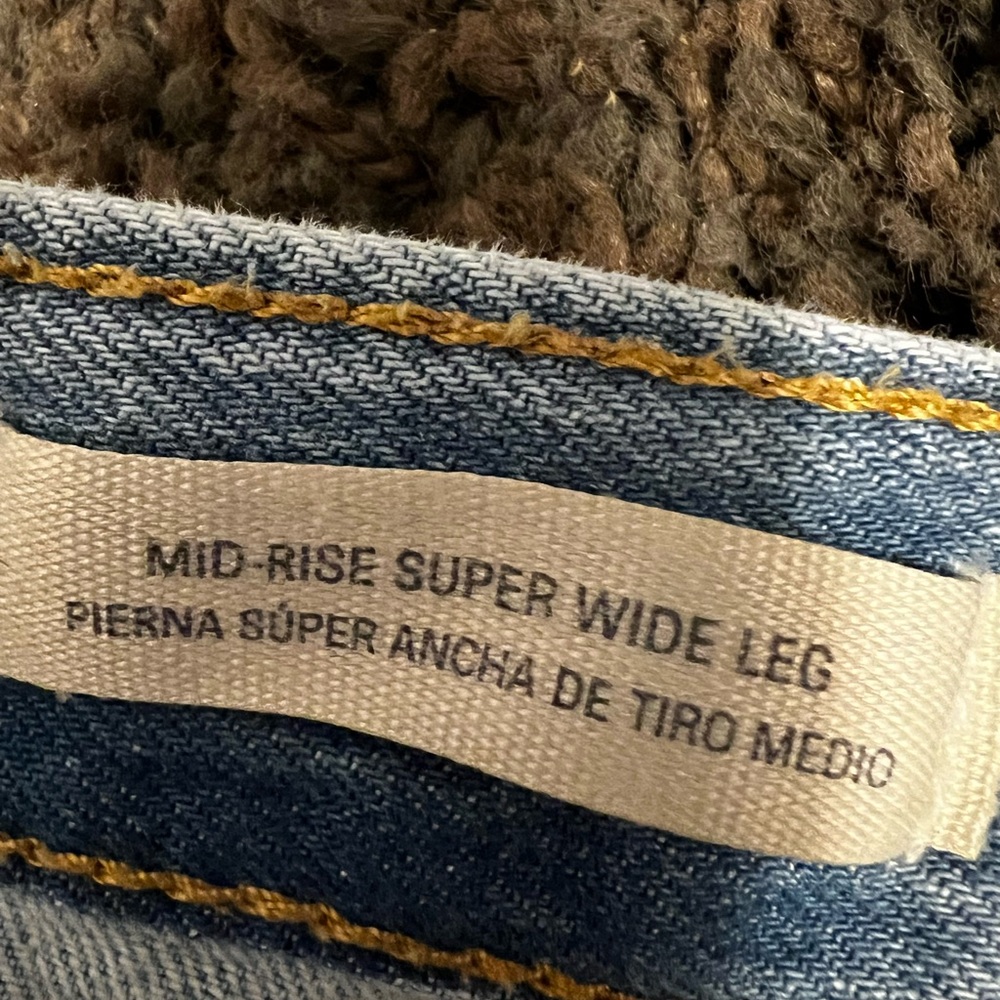 Women’s Light Wash Mid Rise Wide Leg Jeans Size 14 - Picture 3 of 6